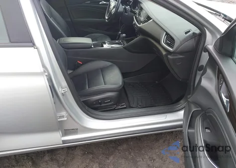 2019 Buick Regal Sportback Fwd Essence z USA, uszkodzony, nr VIN W04GP6SXXK1049477